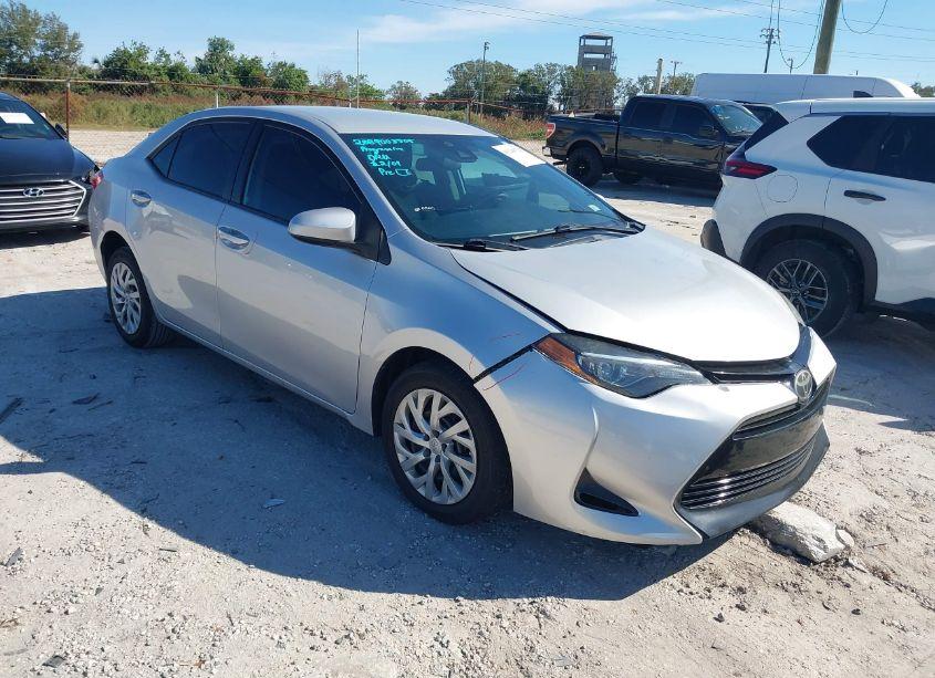 2017 Toyota Corolla LE (VIN 2T1BURHE8HC871361) main photo