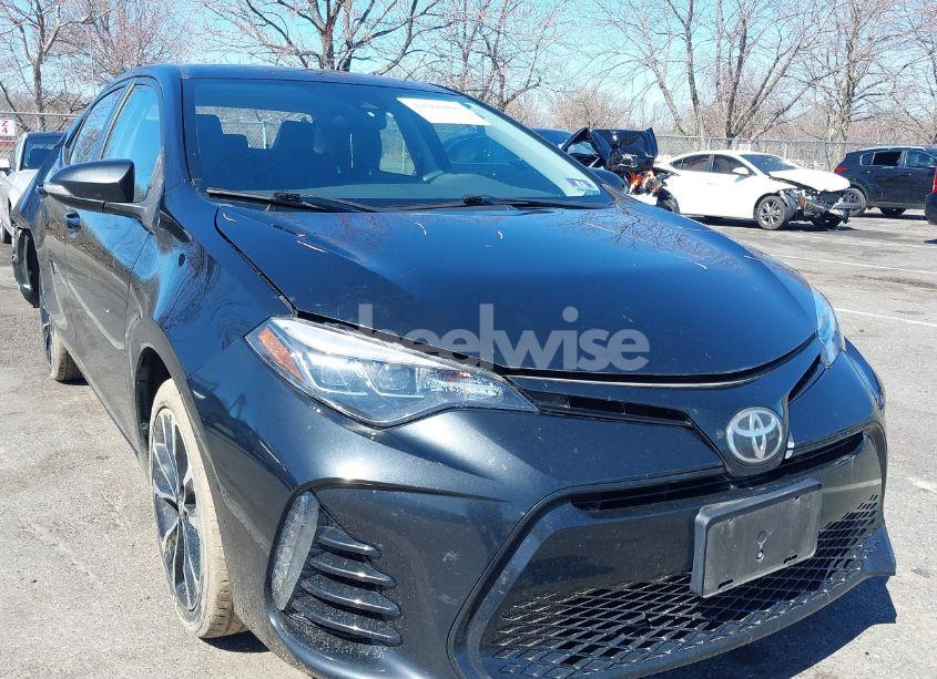 2017 Toyota Corolla SE (VIN 2T1BURHE8HC886894) main photo