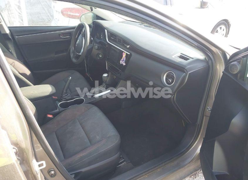 Photo 5 of 2017 Toyota Corolla LE (VIN 2T1BURHE8HC927623)