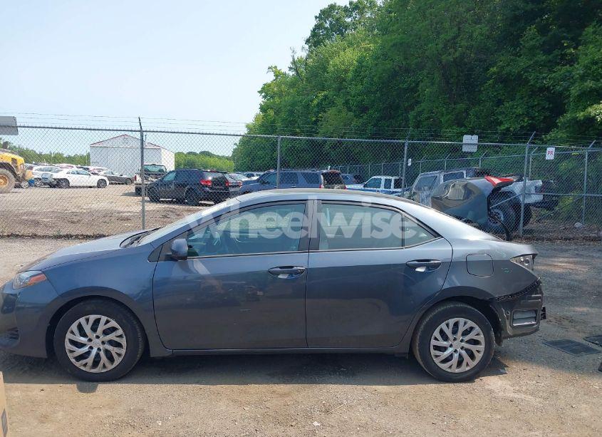 Photo 14 of 2017 Toyota Corolla L/LE/SE/SE SPECIAL EDITION/XLE/XSE (VIN 2T1BURHE8HC932787)