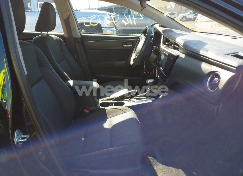 Photo 5 of 2017 Toyota Corolla LE (VIN 2T1BURHE8HC933048)