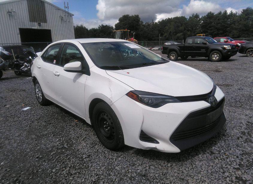 2017 Toyota Corolla LE (VIN 2T1BURHE8HC941196) main photo