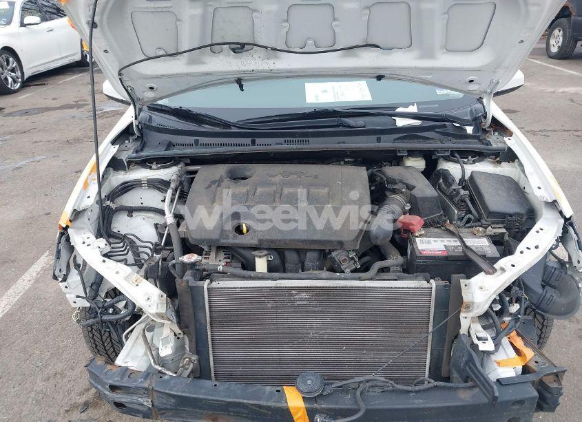 Photo 10 of 2018 Toyota Corolla LE (VIN 2T1BURHE8JC006041)