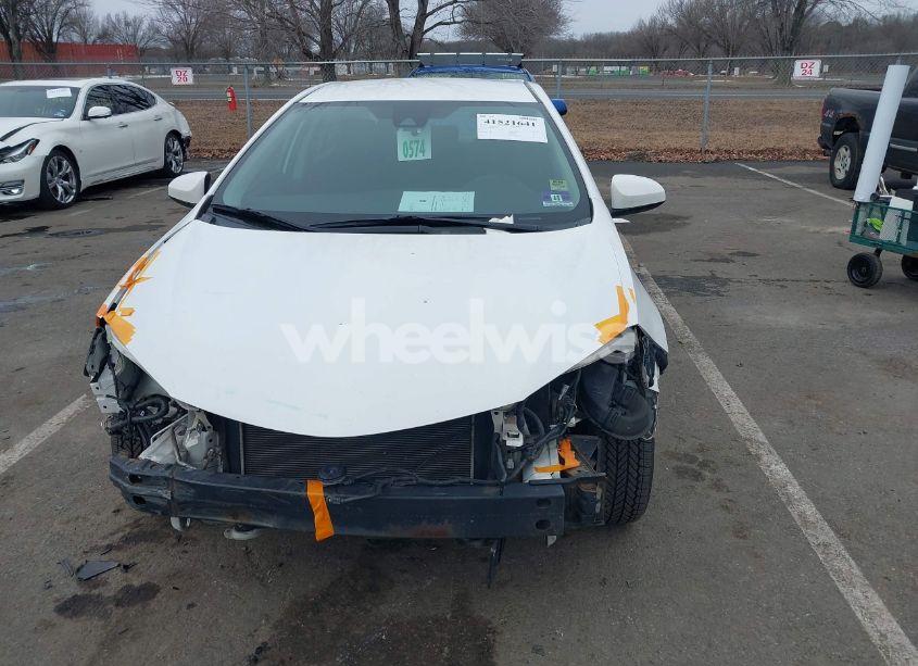 Photo 12 of 2018 Toyota Corolla LE (VIN 2T1BURHE8JC006041)