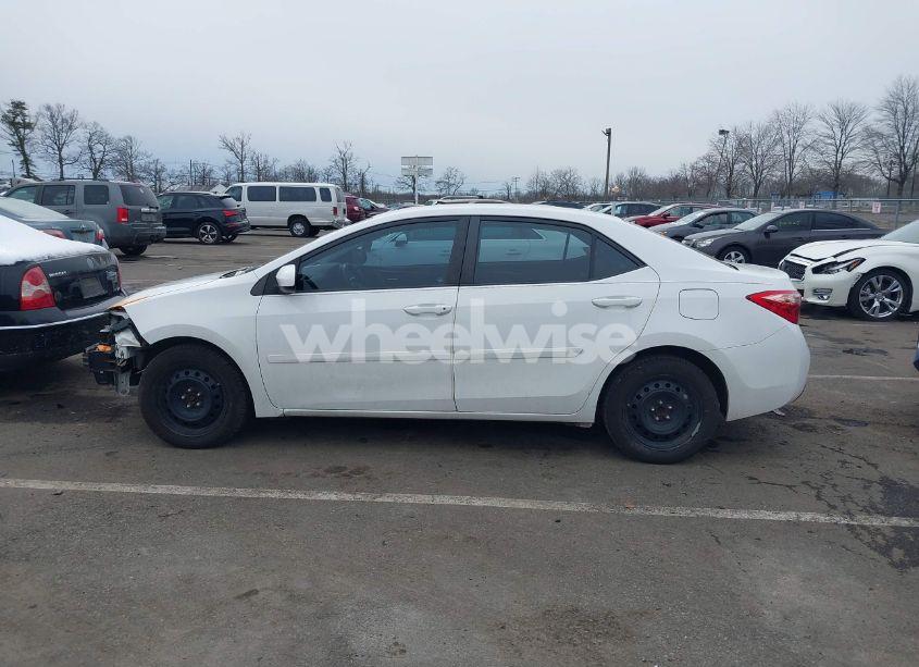 Photo 14 of 2018 Toyota Corolla LE (VIN 2T1BURHE8JC006041)