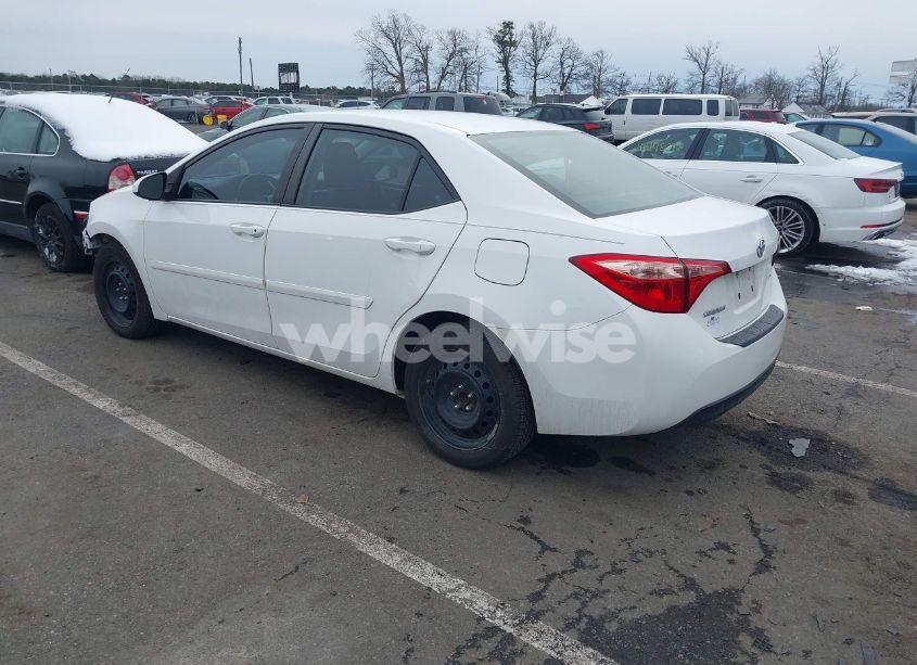 Photo 3 of 2018 Toyota Corolla LE (VIN 2T1BURHE8JC006041)