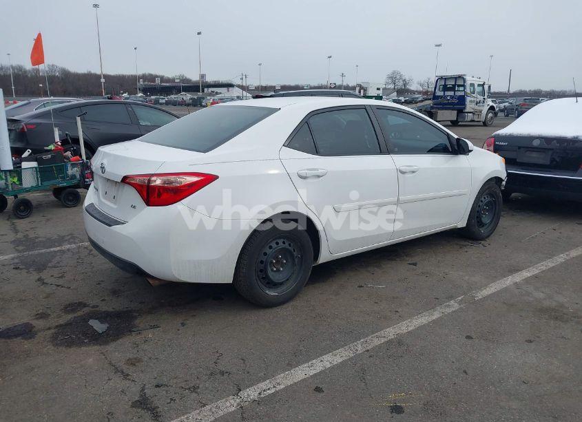 Photo 4 of 2018 Toyota Corolla LE (VIN 2T1BURHE8JC006041)