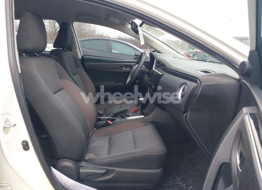 Photo 5 of 2018 Toyota Corolla LE (VIN 2T1BURHE8JC006041)