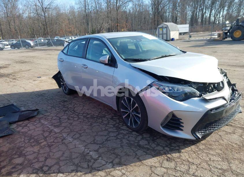2018 Toyota Corolla SE (VIN 2T1BURHE8JC013782) main photo