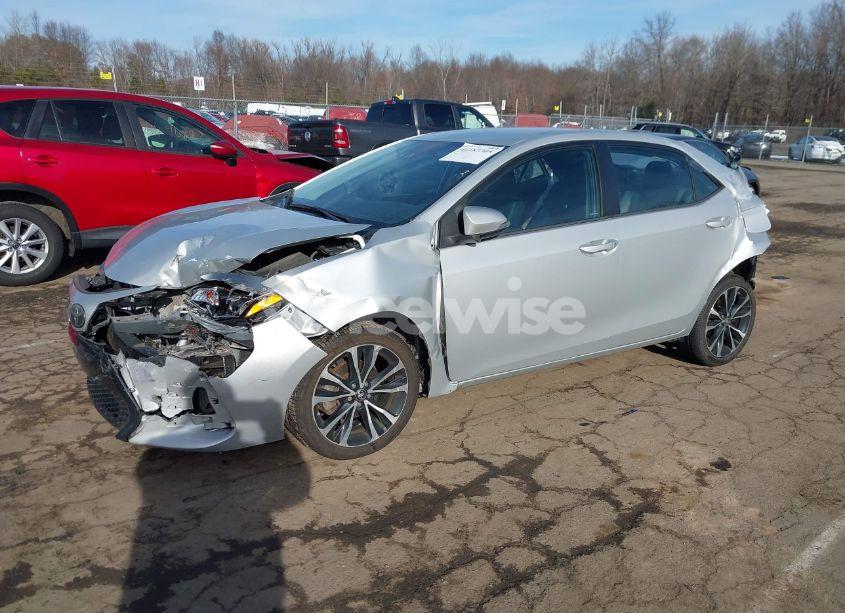 Photo 2 of 2018 Toyota Corolla SE (VIN 2T1BURHE8JC013782)
