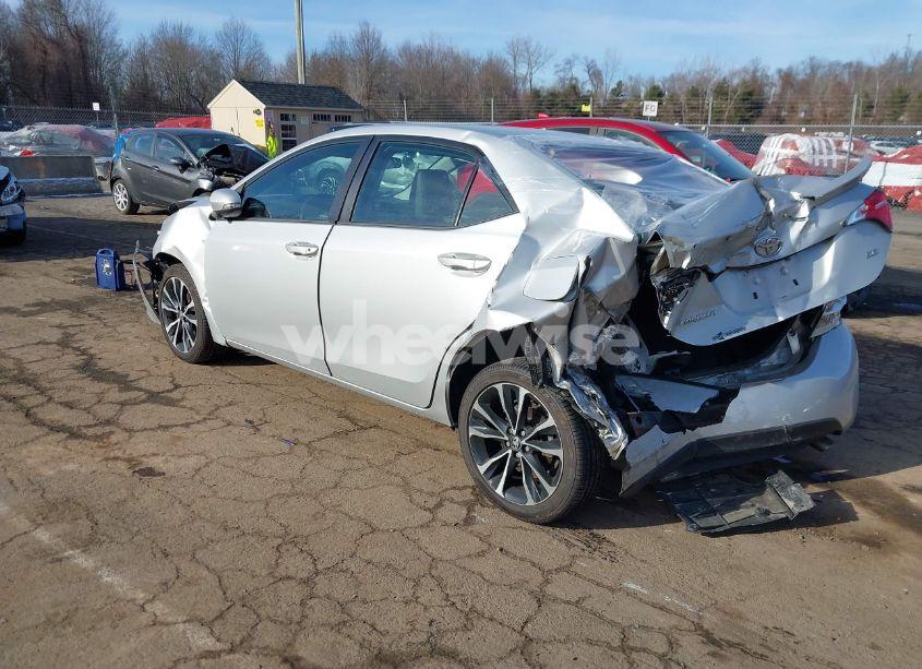 Photo 3 of 2018 Toyota Corolla SE (VIN 2T1BURHE8JC013782)