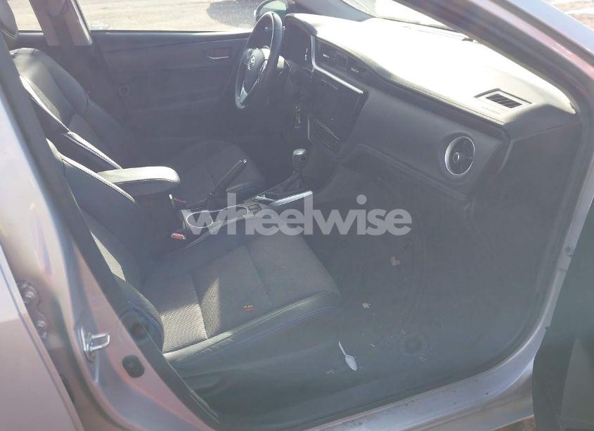 Photo 5 of 2018 Toyota Corolla SE (VIN 2T1BURHE8JC013782)