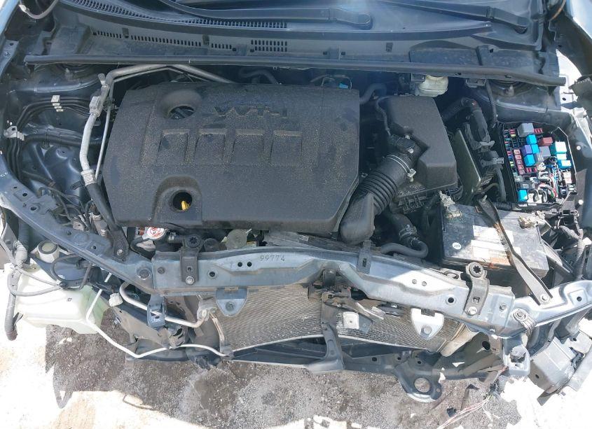 Photo 10 of 2018 Toyota Corolla LE (VIN 2T1BURHE8JC021591)