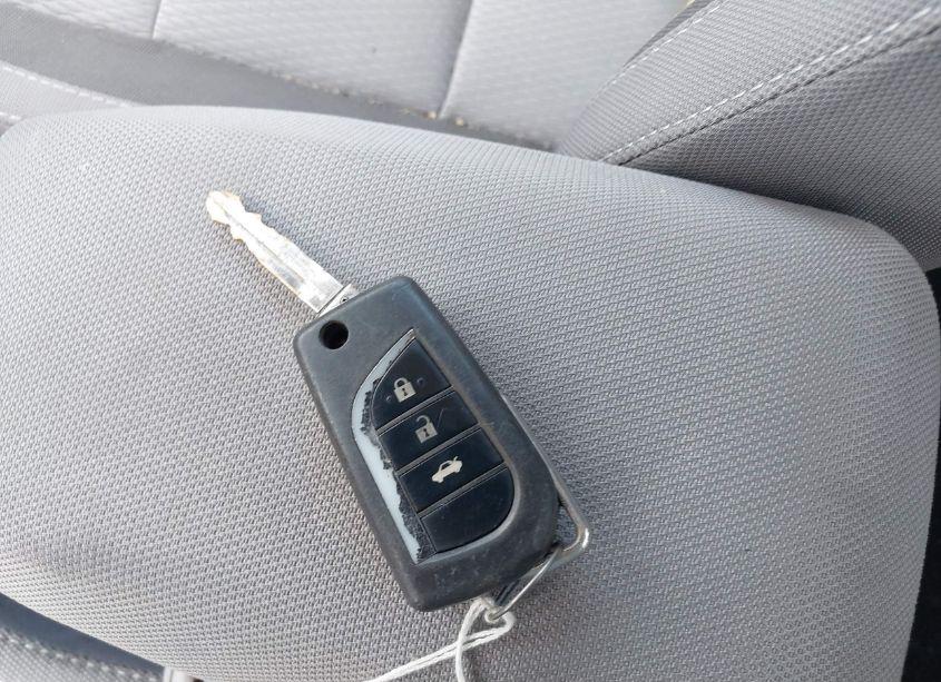 Photo 11 of 2018 Toyota Corolla LE (VIN 2T1BURHE8JC021591)