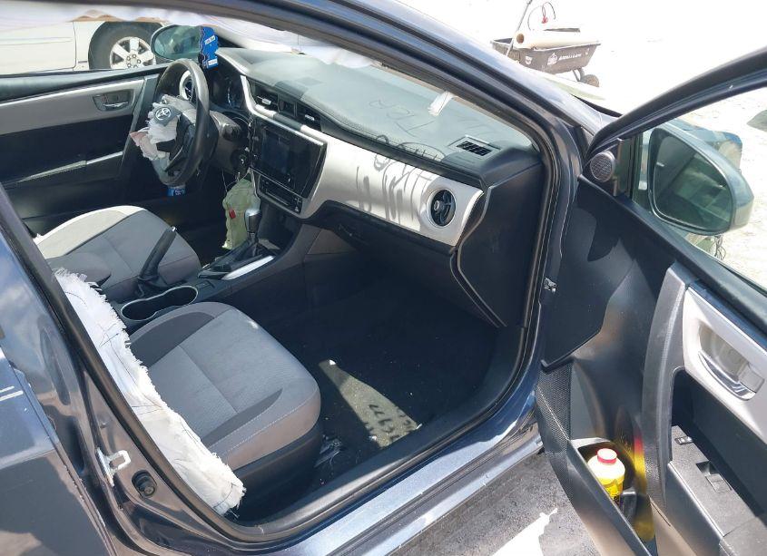 Photo 5 of 2018 Toyota Corolla LE (VIN 2T1BURHE8JC021591)