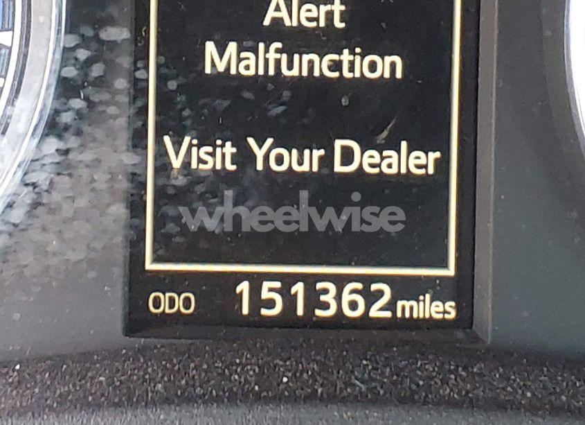 Photo 15 of 2018 Toyota Corolla SE (VIN 2T1BURHE8JC022367)