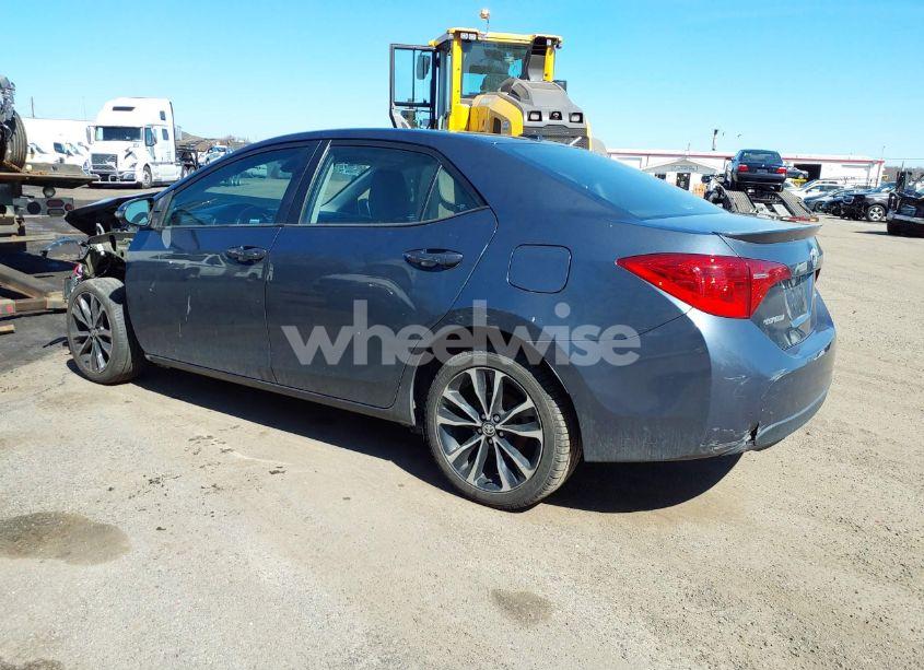 Photo 3 of 2018 Toyota Corolla SE (VIN 2T1BURHE8JC022367)