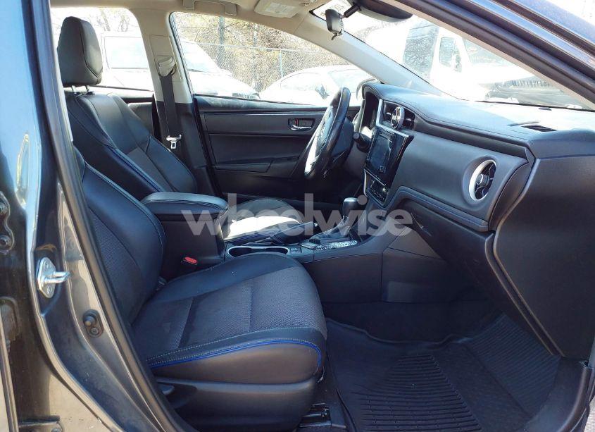 Photo 5 of 2018 Toyota Corolla SE (VIN 2T1BURHE8JC022367)