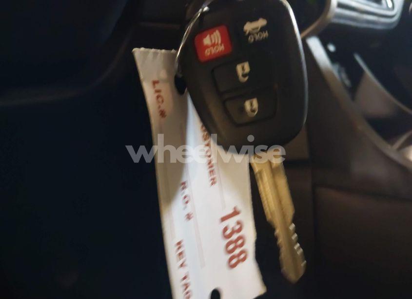 Photo 11 of 2018 Toyota Corolla SE (VIN 2T1BURHE8JC028668)