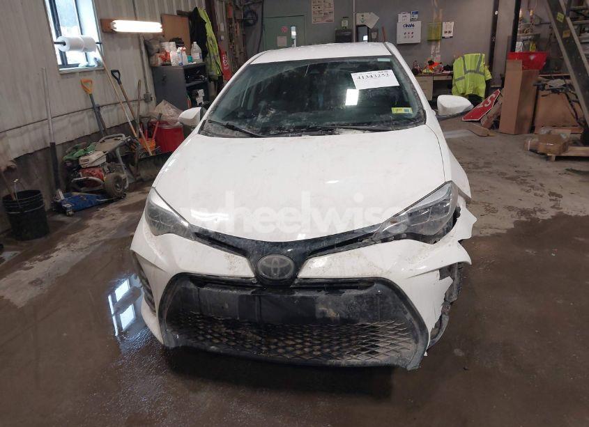 Photo 12 of 2018 Toyota Corolla SE (VIN 2T1BURHE8JC028668)