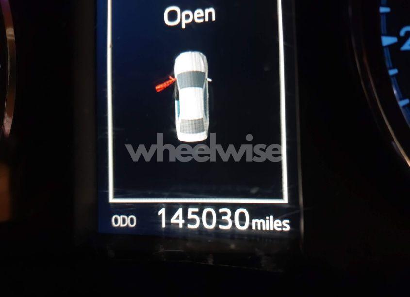 Photo 15 of 2018 Toyota Corolla SE (VIN 2T1BURHE8JC028668)