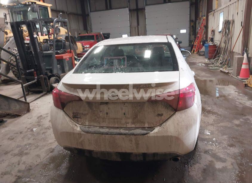 Photo 16 of 2018 Toyota Corolla SE (VIN 2T1BURHE8JC028668)