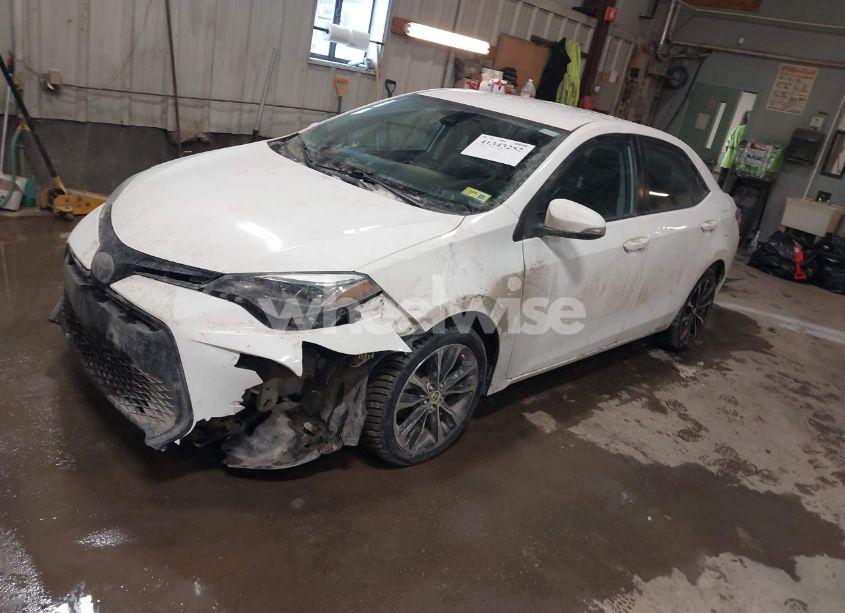 Photo 2 of 2018 Toyota Corolla SE (VIN 2T1BURHE8JC028668)