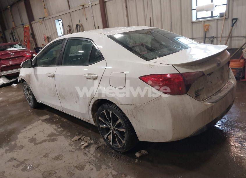Photo 3 of 2018 Toyota Corolla SE (VIN 2T1BURHE8JC028668)