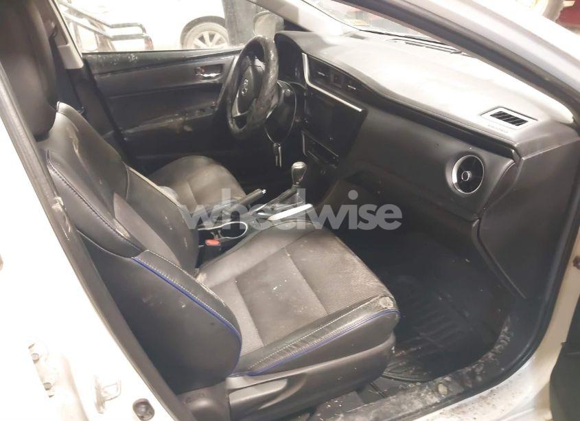 Photo 5 of 2018 Toyota Corolla SE (VIN 2T1BURHE8JC028668)