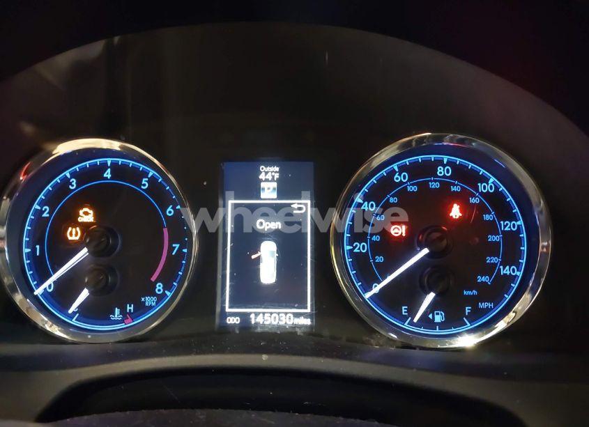 Photo 7 of 2018 Toyota Corolla SE (VIN 2T1BURHE8JC028668)