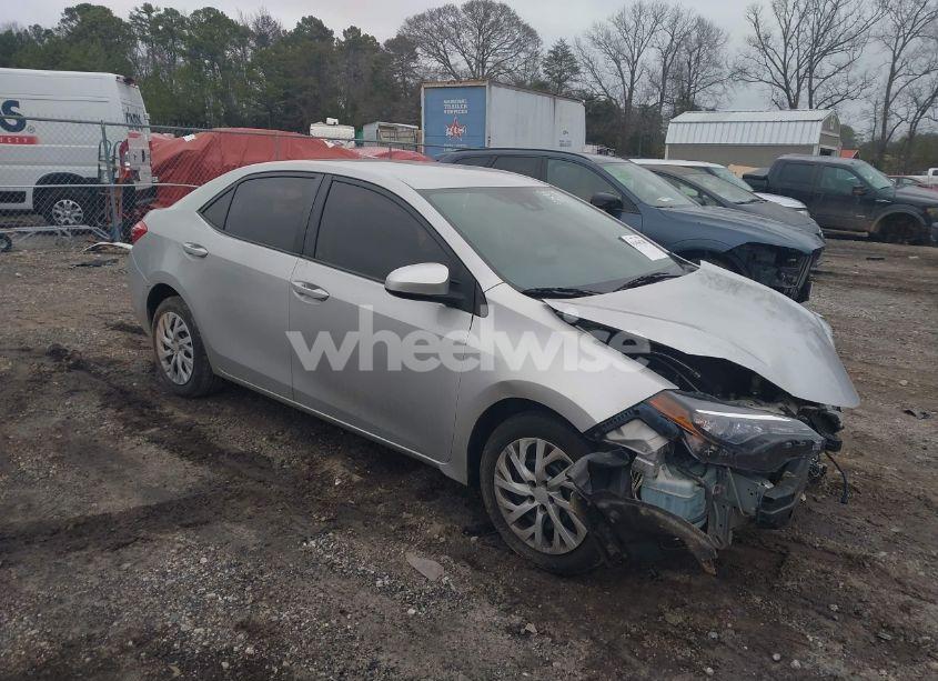 2018 Toyota Corolla LE (VIN 2T1BURHE8JC034129) main photo