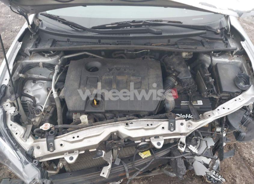 Photo 10 of 2018 Toyota Corolla LE (VIN 2T1BURHE8JC034129)