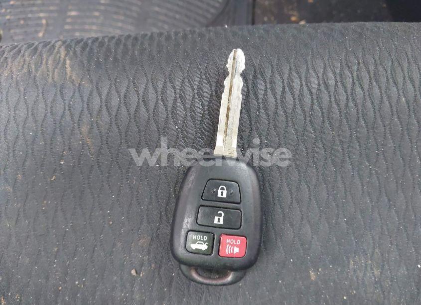 Photo 11 of 2018 Toyota Corolla LE (VIN 2T1BURHE8JC034129)