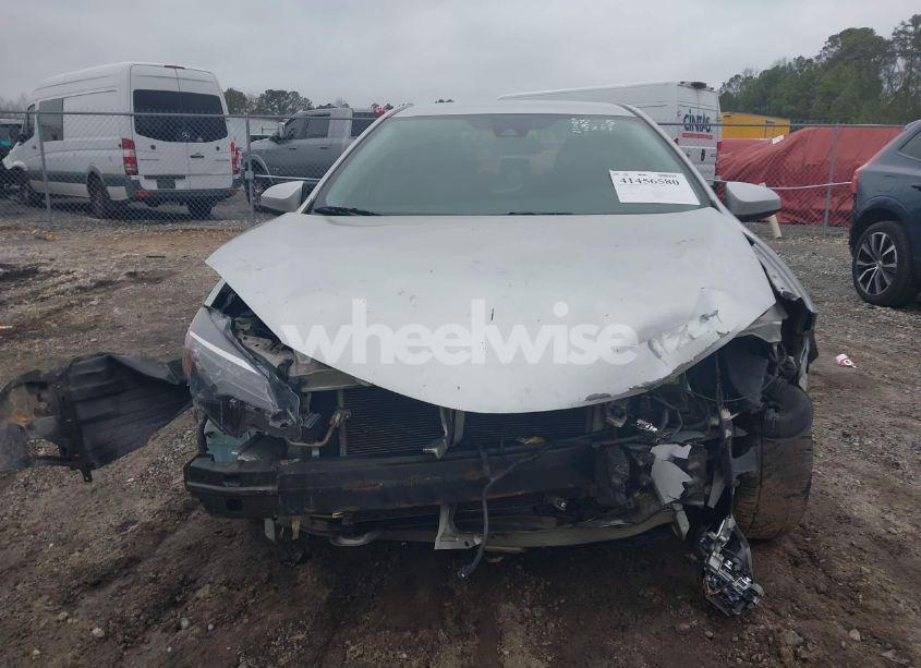 Photo 12 of 2018 Toyota Corolla LE (VIN 2T1BURHE8JC034129)