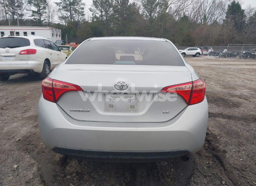 Photo 16 of 2018 Toyota Corolla LE (VIN 2T1BURHE8JC034129)