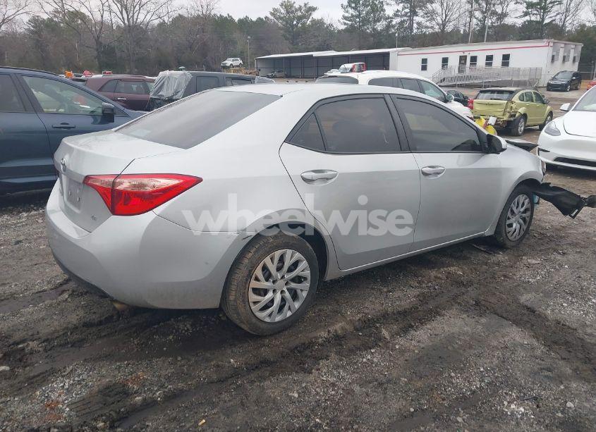 Photo 4 of 2018 Toyota Corolla LE (VIN 2T1BURHE8JC034129)