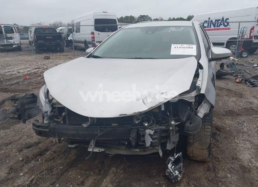 Photo 6 of 2018 Toyota Corolla LE (VIN 2T1BURHE8JC034129)