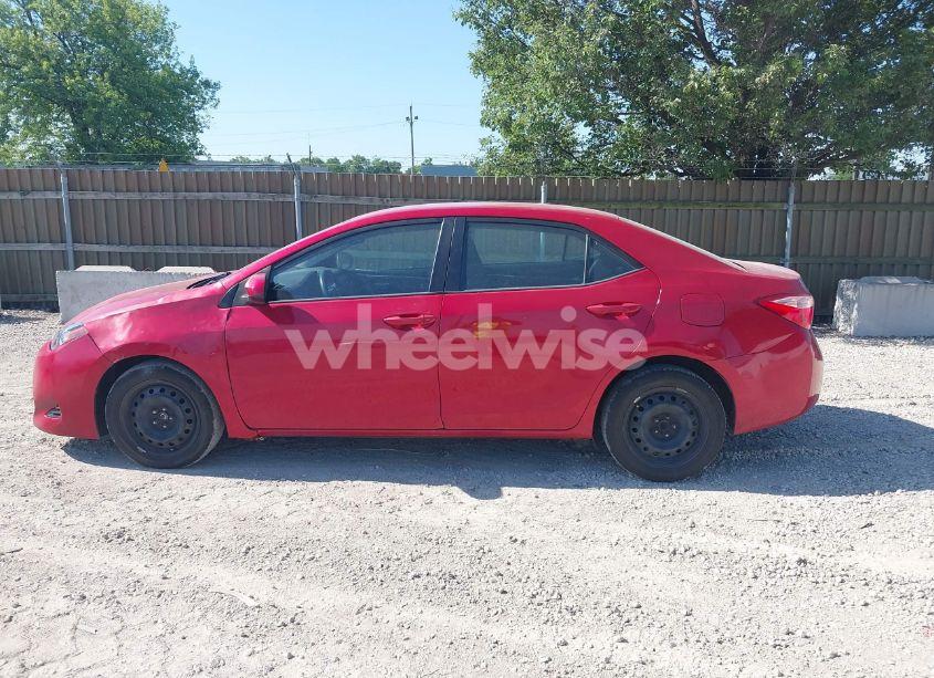 Photo 14 of 2018 Toyota Corolla LE (VIN 2T1BURHE8JC041548)
