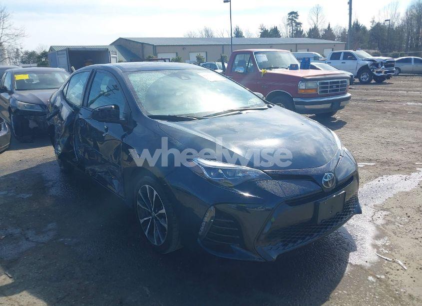 2018 Toyota Corolla SE (VIN 2T1BURHE8JC043459) main photo