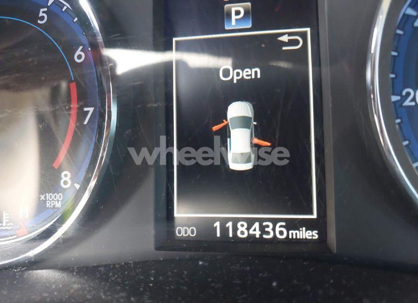 Photo 16 of 2018 Toyota Corolla SE (VIN 2T1BURHE8JC043459)