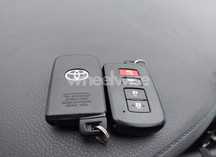 Photo 11 of 2018 Toyota Corolla SE (VIN 2T1BURHE8JC045230)