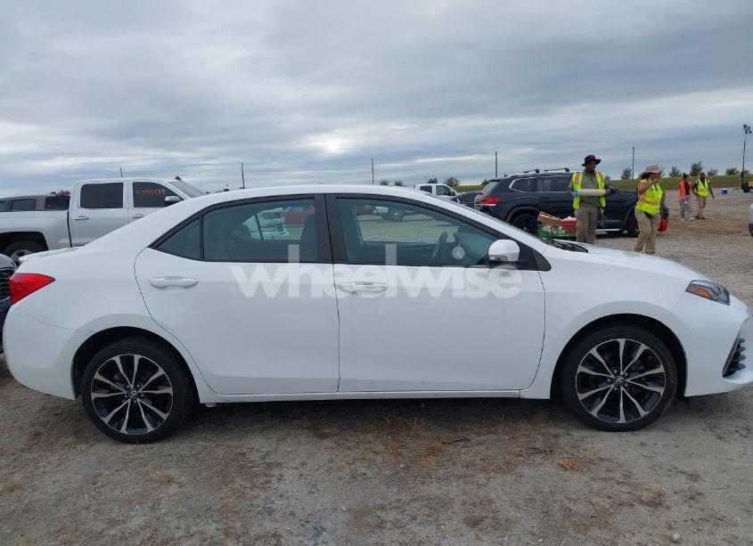 Photo 13 of 2018 Toyota Corolla SE (VIN 2T1BURHE8JC045230)