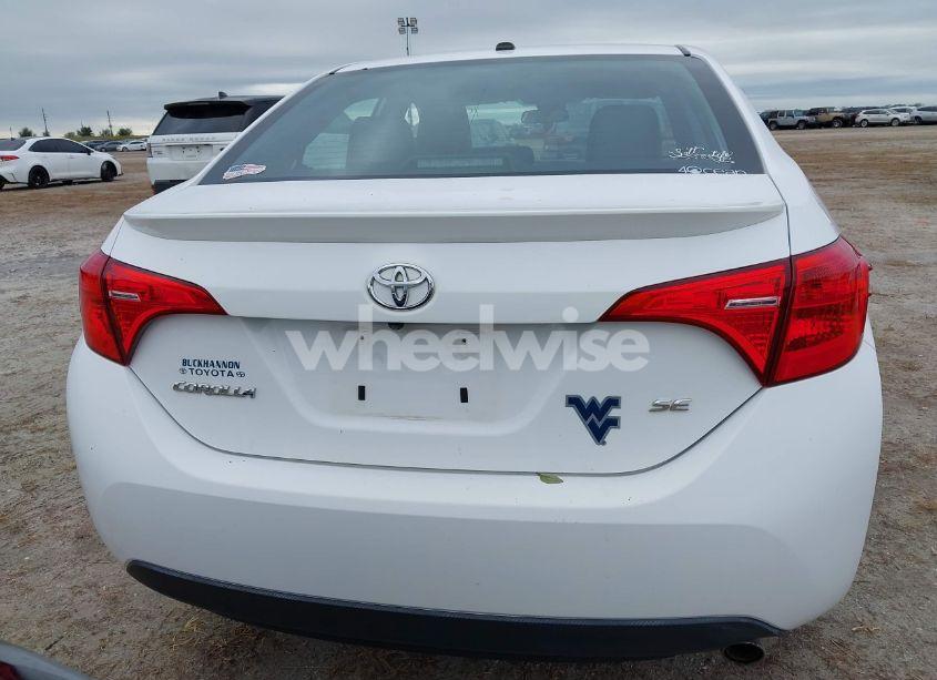 Photo 16 of 2018 Toyota Corolla SE (VIN 2T1BURHE8JC045230)