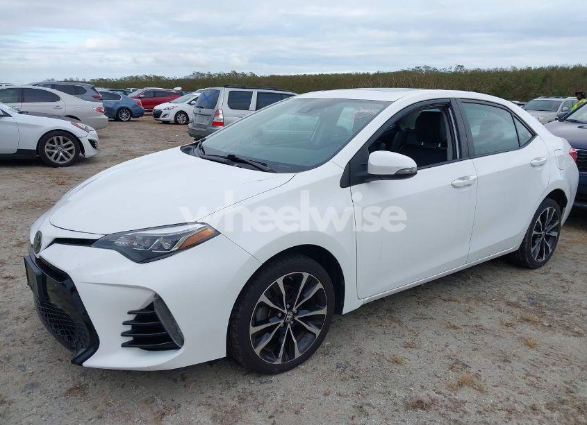 Photo 2 of 2018 Toyota Corolla SE (VIN 2T1BURHE8JC045230)