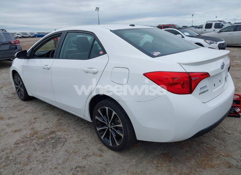 Photo 3 of 2018 Toyota Corolla SE (VIN 2T1BURHE8JC045230)