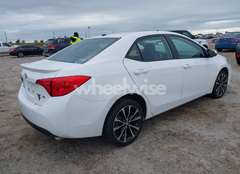 Photo 4 of 2018 Toyota Corolla SE (VIN 2T1BURHE8JC045230)