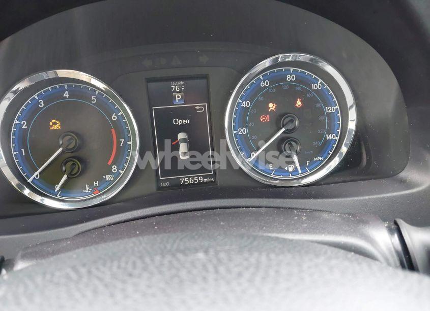 Photo 7 of 2018 Toyota Corolla SE (VIN 2T1BURHE8JC045230)