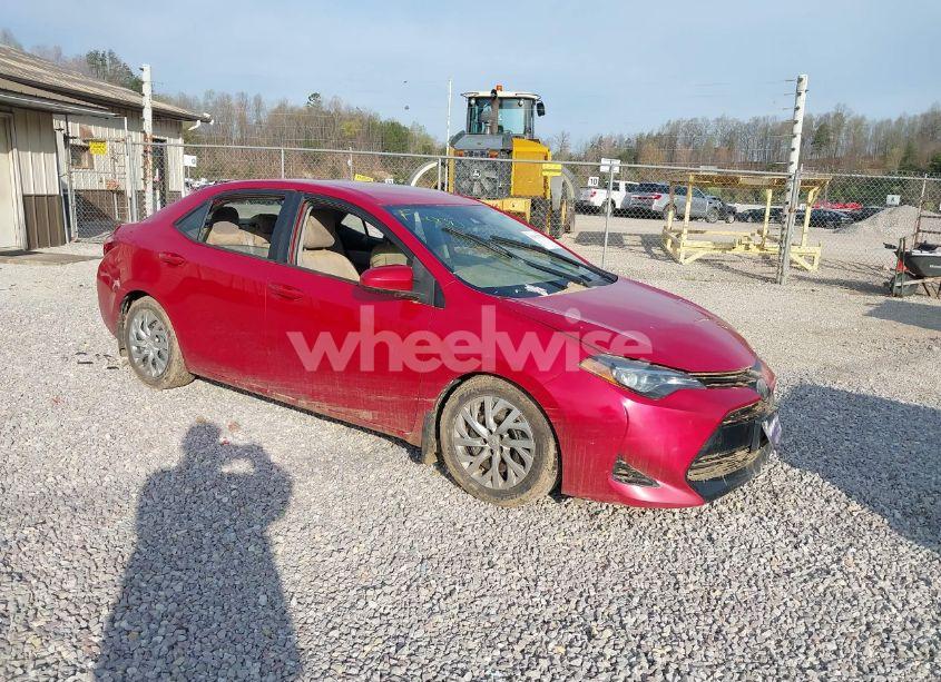 2018 Toyota Corolla LE (VIN 2T1BURHE8JC058060) main photo