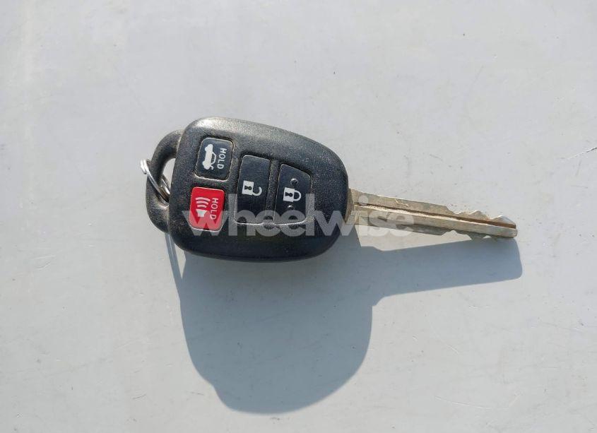 Photo 11 of 2018 Toyota Corolla LE (VIN 2T1BURHE8JC058060)