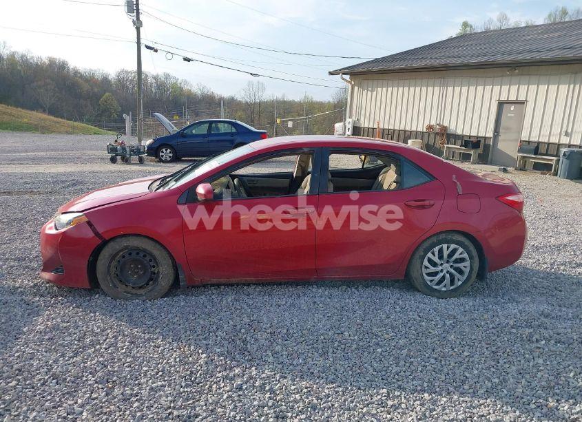 Photo 14 of 2018 Toyota Corolla LE (VIN 2T1BURHE8JC058060)